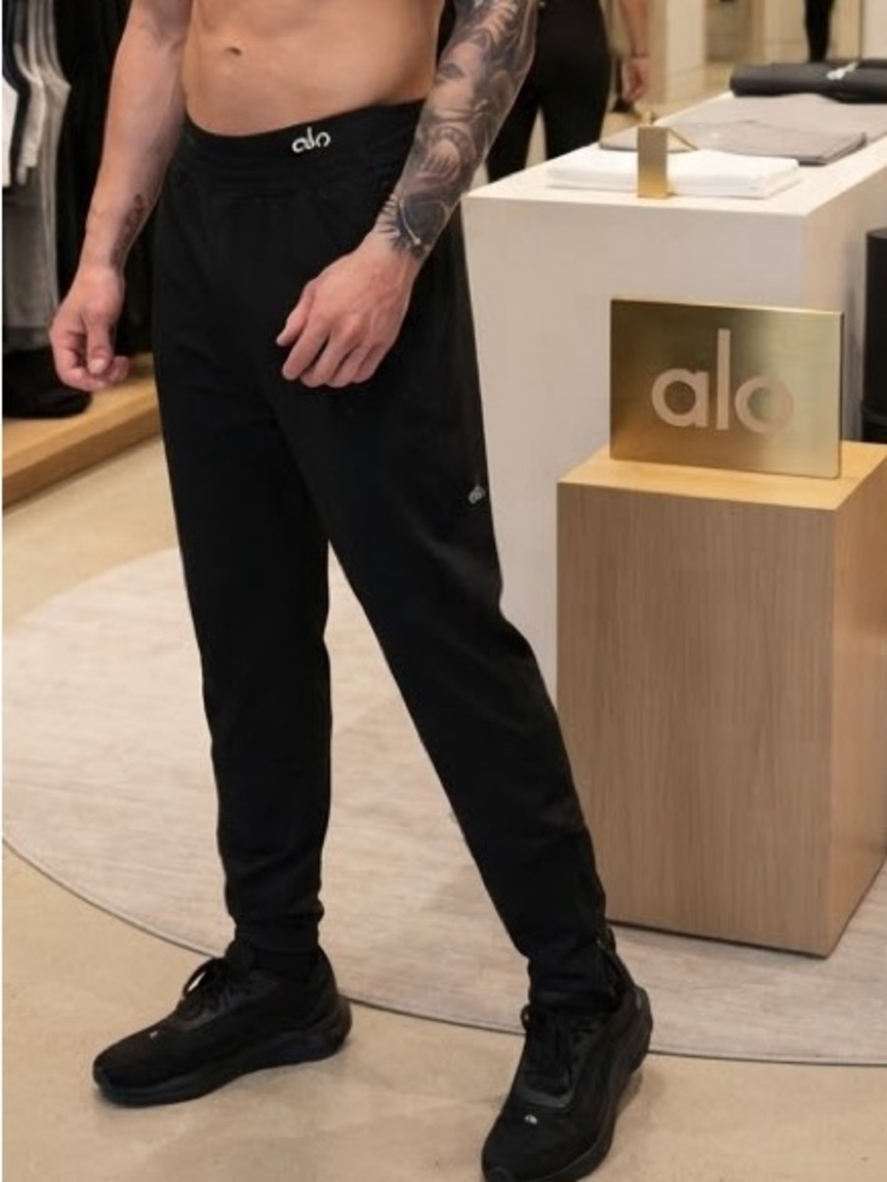 Alo Yoga Conquer React Performance Pants